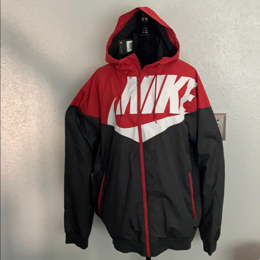 NEW Men’s Nike lightweight Jacket